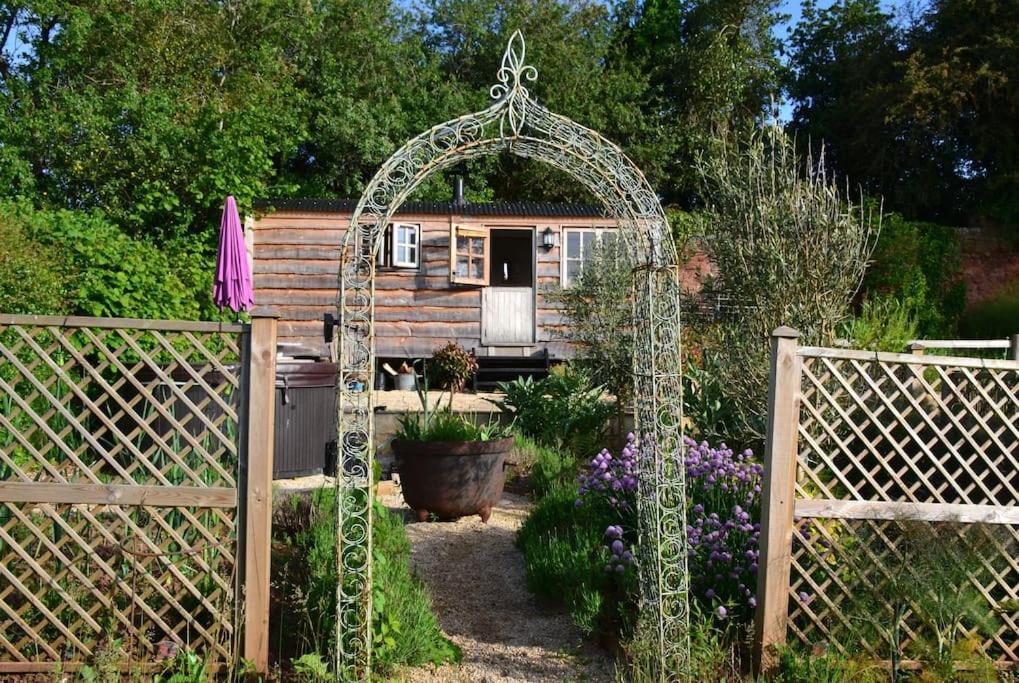 Luxury, Rural Shepherds Hut With Hot Tub Nr Bath Bristol Esterno foto