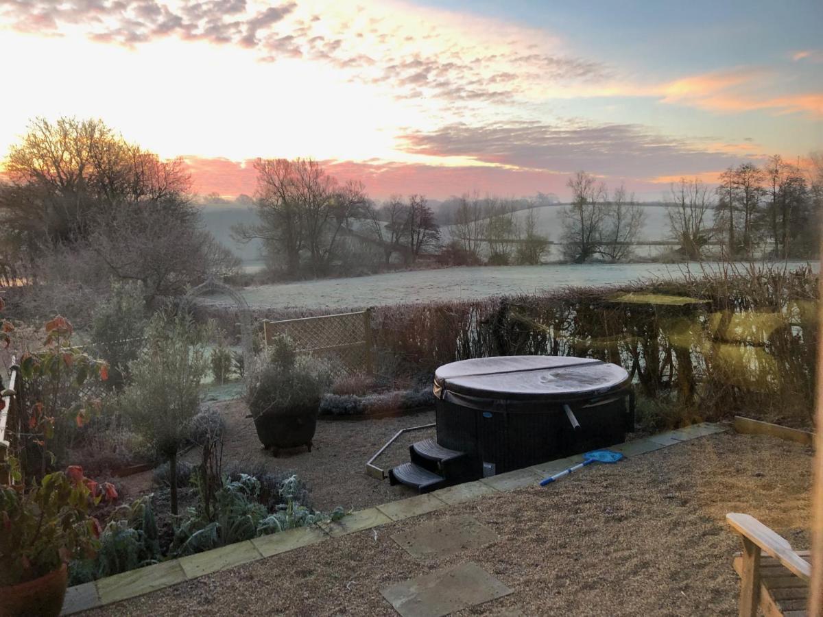 Luxury, Rural Shepherds Hut With Hot Tub Nr Bath Bristol Esterno foto